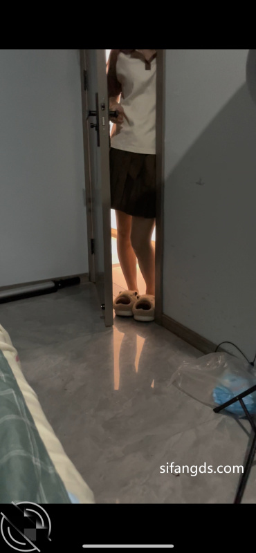 4月30日-2❤️❤️❤️中港台精選【15部】外表清純可愛小妹據說剛做不久下面又緊又嫩