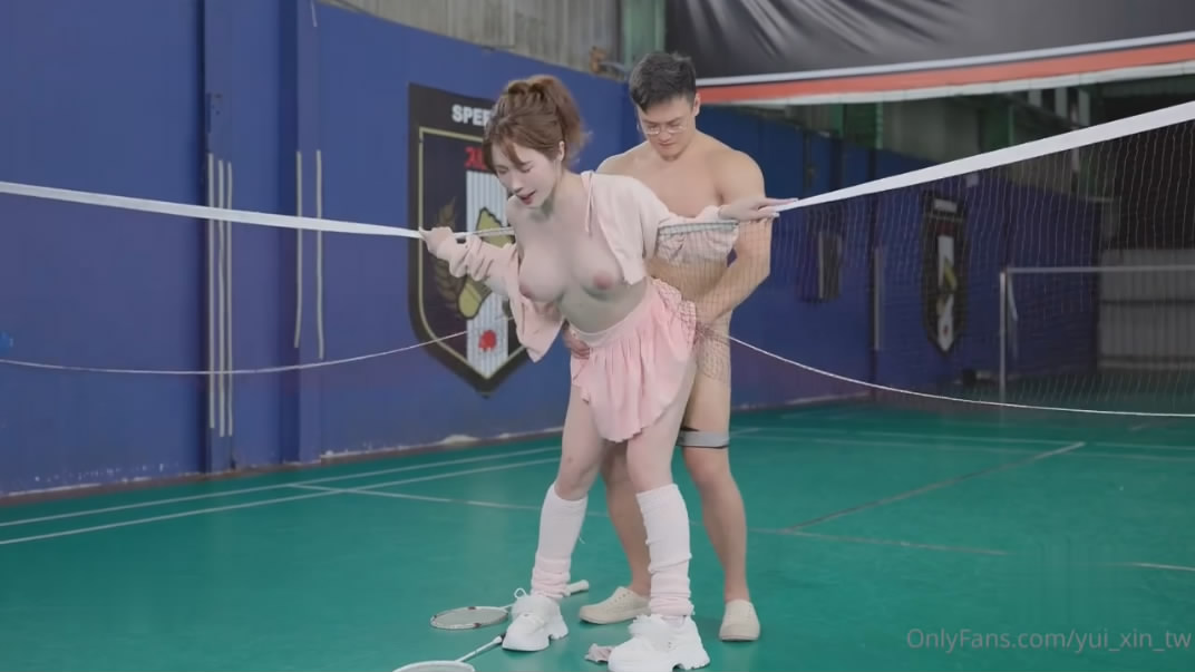 ❤️❤️❤️OnlyFans美乳網黃辛尤里體育館除了打羽毛球還可以和肌肉猛男打炮呻吟在場館回蕩