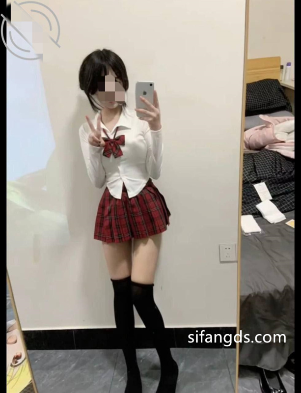 4月30日-2❤️❤️❤️中港台精選【15部】外表清純可愛小妹據說剛做不久下面又緊又嫩