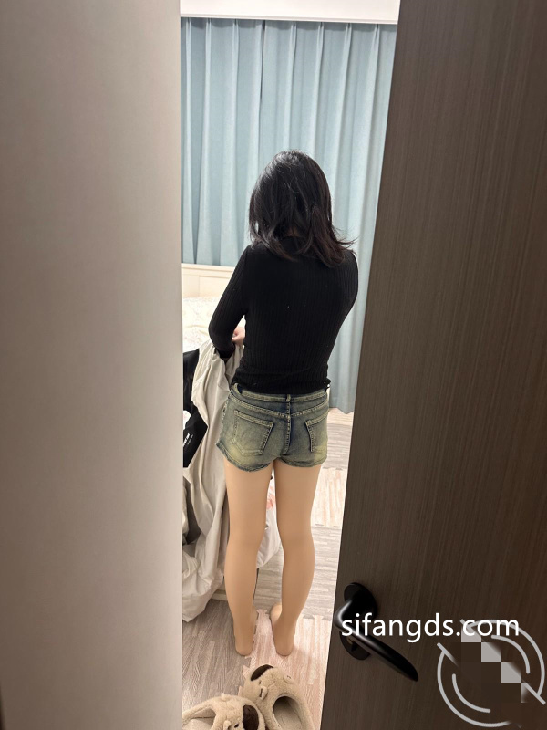 4月30日-2❤️❤️❤️中港台精選【15部】外表清純可愛小妹據說剛做不久下面又緊又嫩