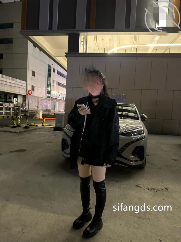 4月30日-2❤️❤️❤️中港台精選【15部】外表清純可愛小妹據說剛做不久下面又緊又嫩