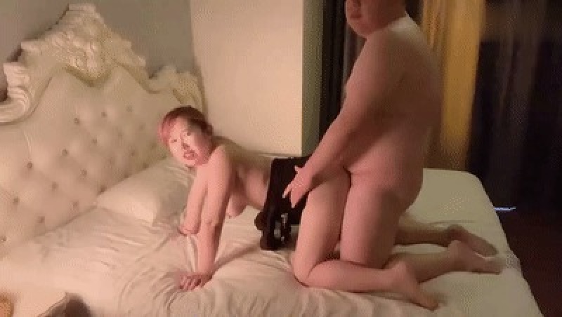 ❤️❤️❤️偷拍路過婚車隊伍伴娘親友團絡繹不絕上廁所