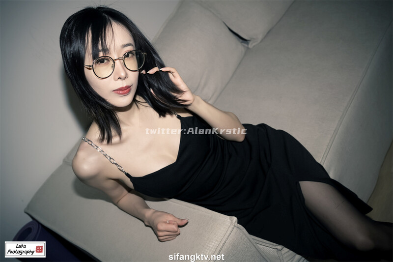 ❤️❤️❤️【偷窺】長相可愛美女,扒開下面尿尿玩陰蒂