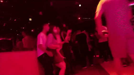 ❤️❤️❤️【阿共风情】舞廳內的淫亂抓奶摳摸雞巴逼愛情就從舞廳開始口爆打站樁應有盡有