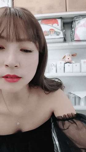 ❤️❤️❤️偷拍路過婚車隊伍伴娘親友團絡繹不絕上廁所
