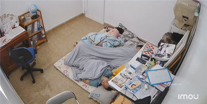 ❤️❤️❤️【台灣】小吃店女廁全景偷拍❤️幾個漂亮的小姐姐各種姿勢噓噓