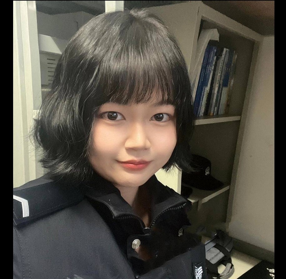 ❤️❤️❤️【偷窺】長相可愛美女,扒開下面尿尿玩陰蒂