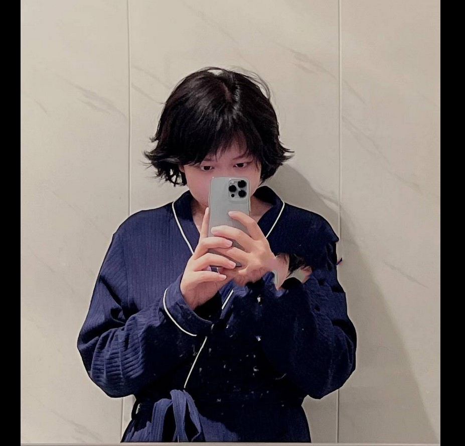 ❤️❤️❤️【偷窺】長相可愛美女,扒開下面尿尿玩陰蒂