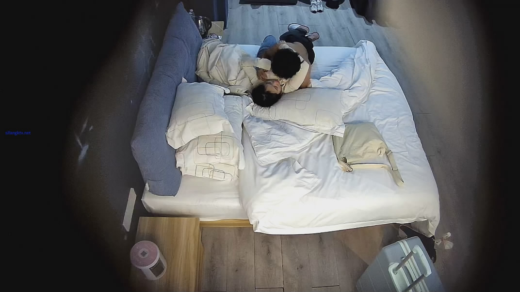 ❤️❤️❤️【臺灣】網紅名媛〖Daisybaby〗騷貨人妻偷情到一半老公打來電話