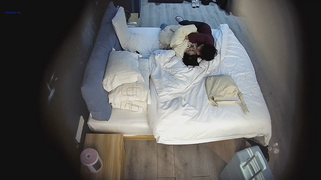 ❤️❤️❤️【臺灣】網紅名媛〖Daisybaby〗騷貨人妻偷情到一半老公打來電話