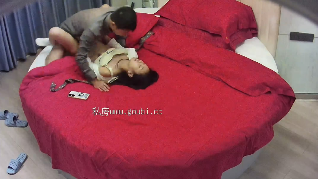 ❤️❤️❤️明星顏值氣質學院派美女穿著各式情趣內衣和男友自拍性愛視頻