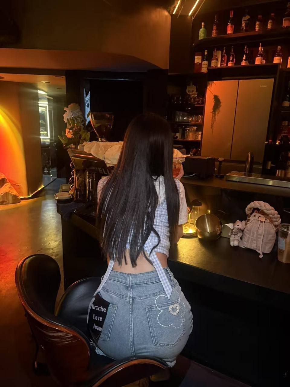 ❤️❤️❤️⚡21岁某名企金牌女销售⚡活泼开朗⚡白虎嫩鲍中出内射