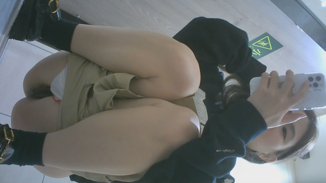 ❤️❤️❤️【臺灣】【狠台北】付費福利，巨乳女大甩奶淫賀新年，3P亂幹淫水失禁