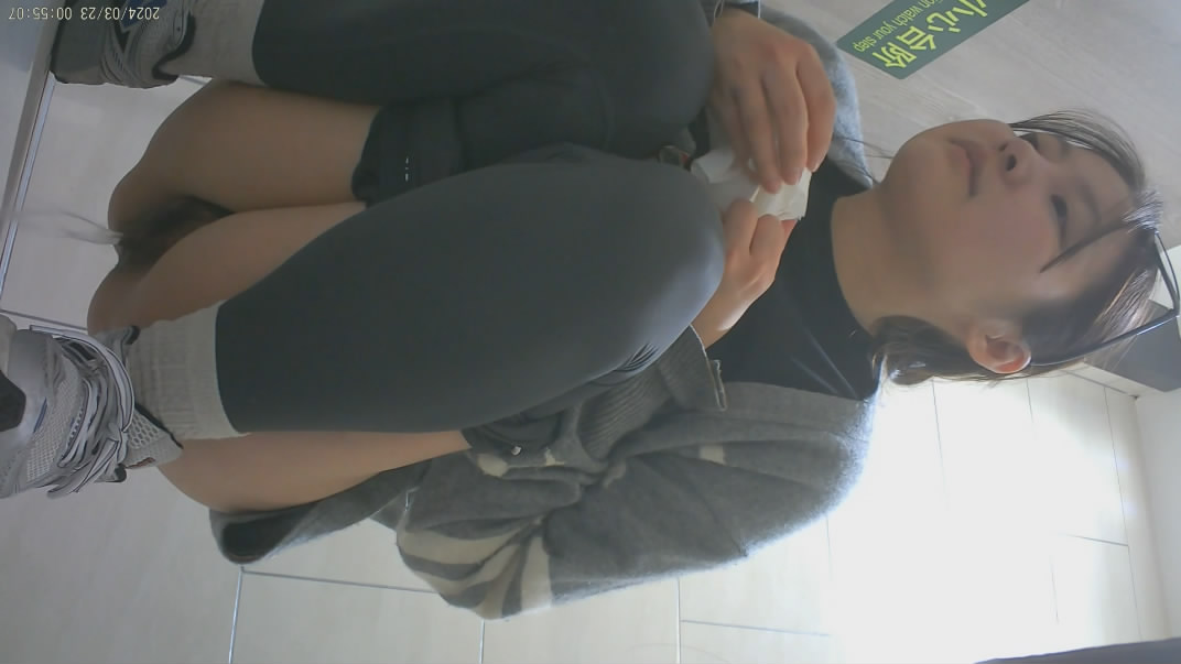 ❤️❤️❤️【臺灣】【狠台北】付費福利，巨乳女大甩奶淫賀新年，3P亂幹淫水失禁