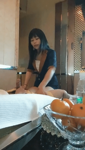 ❤️❤️❤️上海約的絲襪熟女,身材豐滿,皮膚白皙不糙,豹紋裝激情後入,有露臉,雙機位,非常敗火