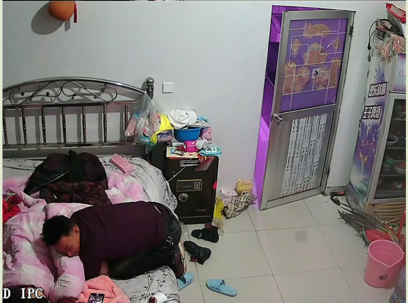 ❤️❤️❤️【臺灣】【狠台北】付費福利，巨乳女大甩奶淫賀新年，3P亂幹淫水失禁