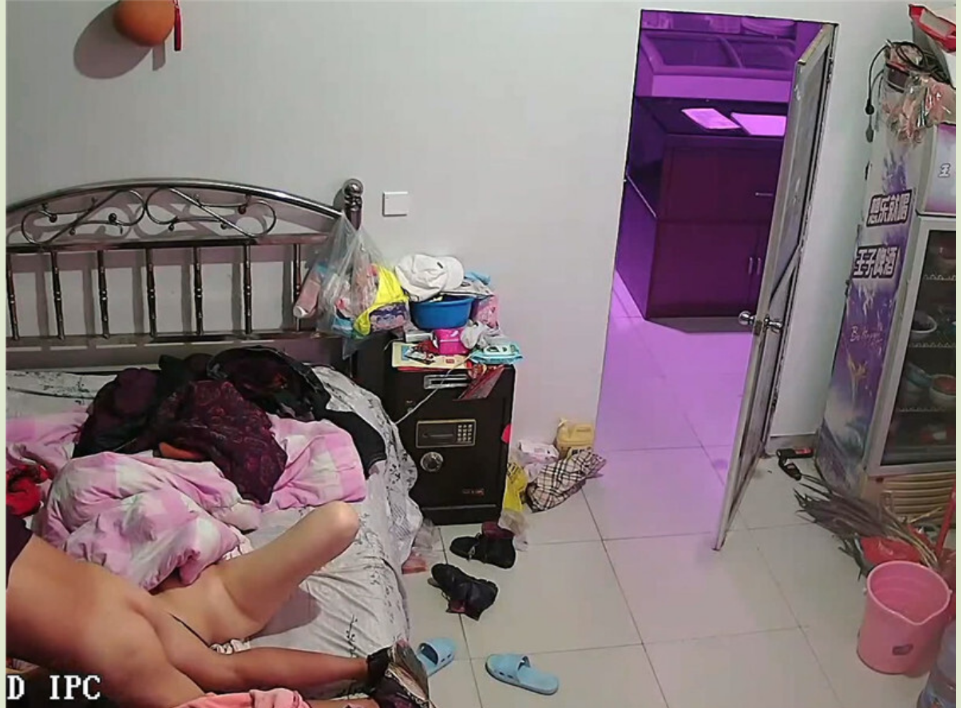 ❤️❤️❤️【臺灣】【狠台北】付費福利，巨乳女大甩奶淫賀新年，3P亂幹淫水失禁