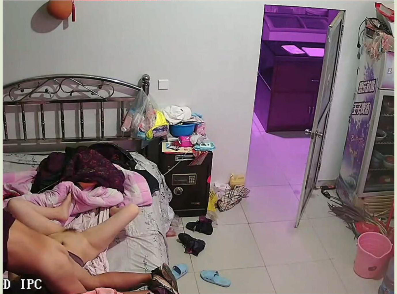 ❤️❤️❤️【臺灣】【狠台北】付費福利，巨乳女大甩奶淫賀新年，3P亂幹淫水失禁
