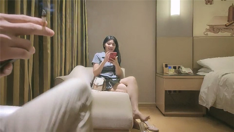 ❤️❤️❤️【臺灣】【狠台北】付費福利，巨乳女大甩奶淫賀新年，3P亂幹淫水失禁