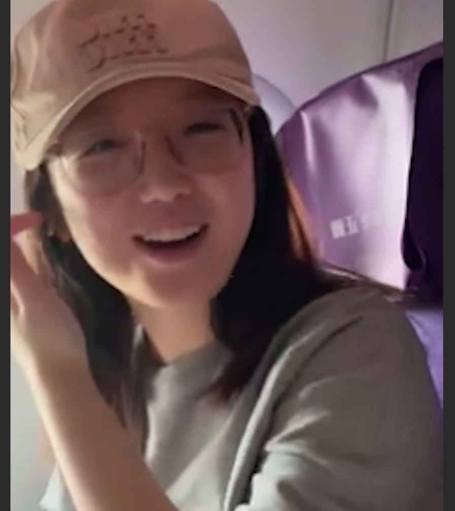 ❤️❤️❤️售價萬元,上海05年大二反差女友,【小朵】付費福利,漂亮小姐姐粉嫩多汁,欣賞價值極高