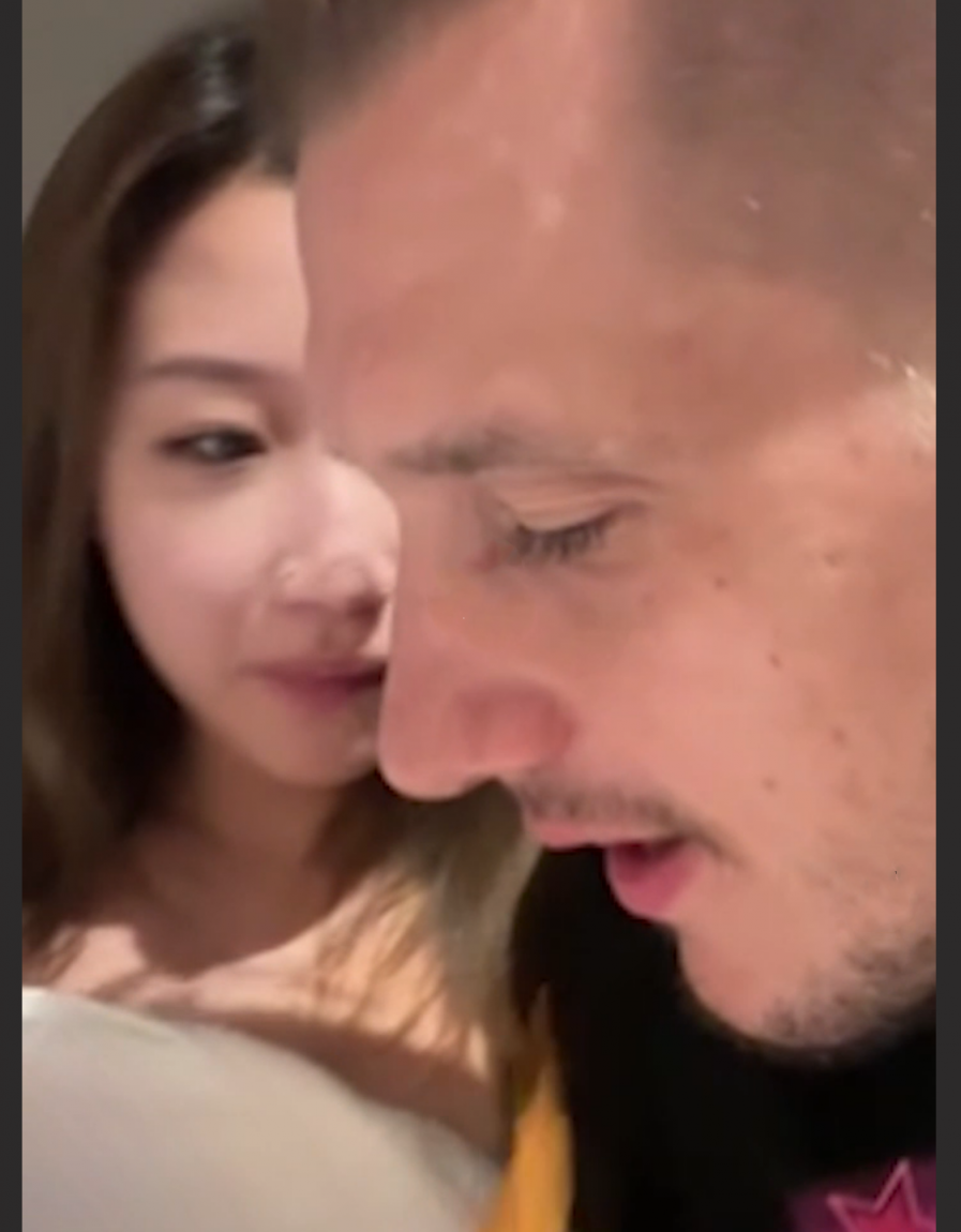 ❤️❤️❤️售價萬元,上海05年大二反差女友,【小朵】付費福利,漂亮小姐姐粉嫩多汁,欣賞價值極高