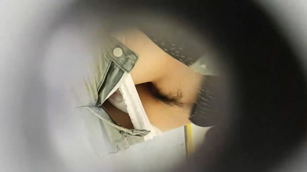 ❤️❤️❤️某醫院心電圖檢查科室，無良醫生高清偸拍多個年齡段的女人乳房，少婦少女熟女都有