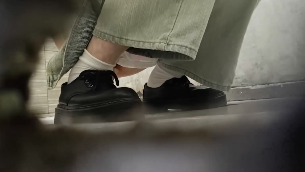 ❤️❤️❤️某醫院心電圖檢查科室，無良醫生高清偸拍多個年齡段的女人乳房，少婦少女熟女都有