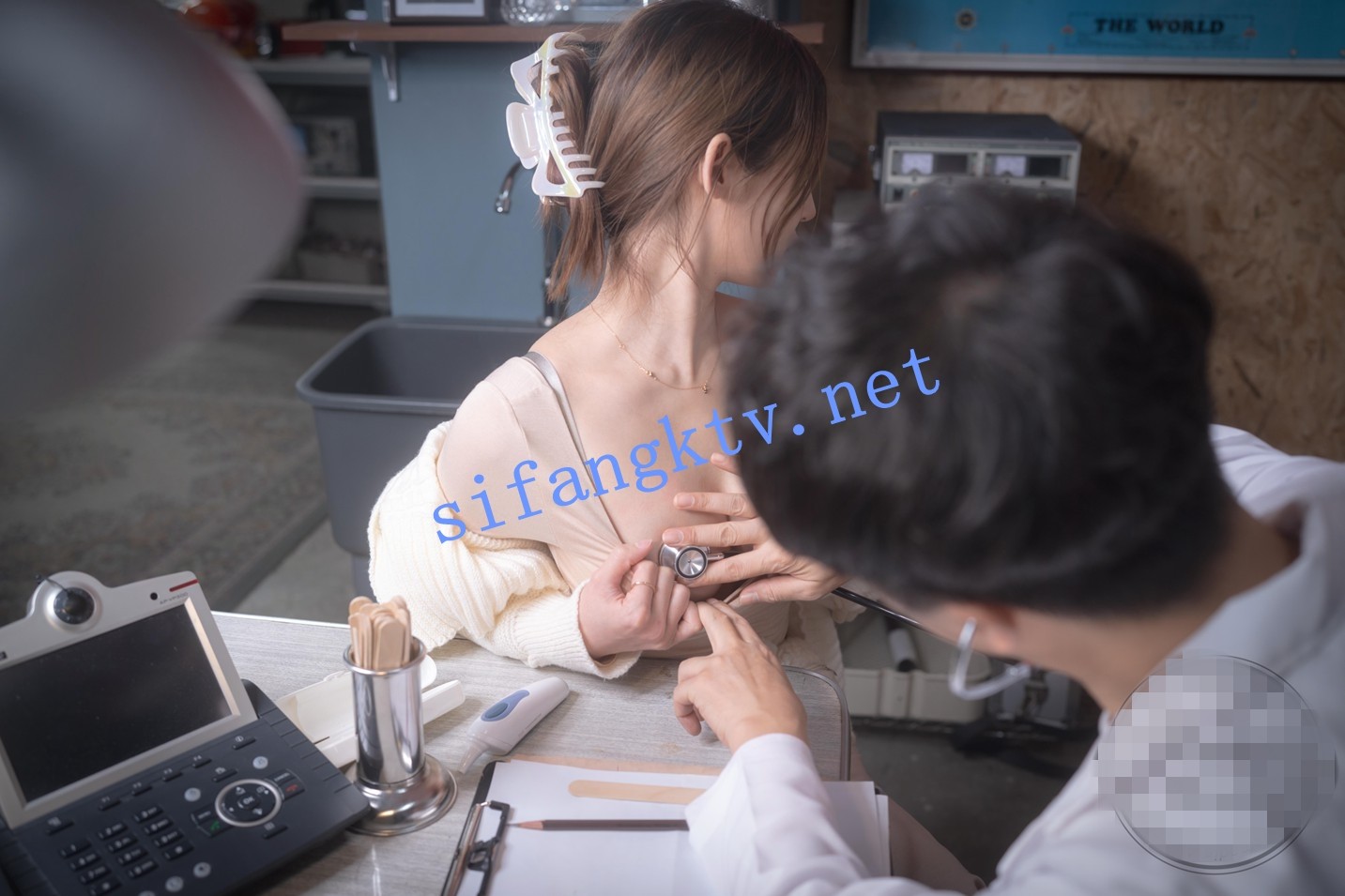 ❤️❤️❤️兩位姑娘光顧臨路邊老趙家大牌檔嫌棄廁所太臟偷偷到停車場隨地大小便活該被偷拍