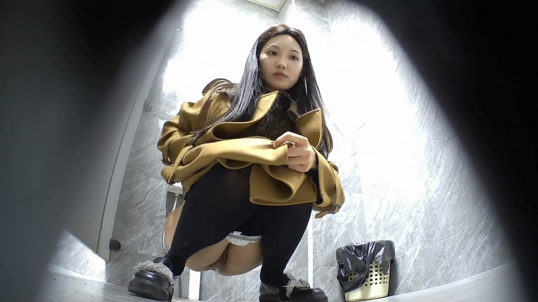 ❤️❤️❤️獵奇驚悚片《社交評分296》兩個臉蛋變異的少婦穿戴假雞巴懲罰妹子的肛門和陰道
