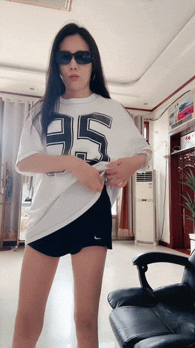 ❤️❤️❤️香港黃業《俄羅斯導彈入侵波蘭街》清晰鮑魚展示高清修覆版!