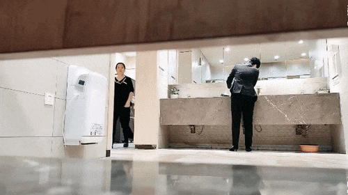 ❤️❤️❤️【山東淫妻】第一次嘗試5P還在討論上次兩個人就噴水了這次會不會也噴4K無水印原檔